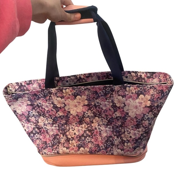 💕 2 For $10 NWOT No Brand Floral Weekender Tote Bag - Picture 1 of 4